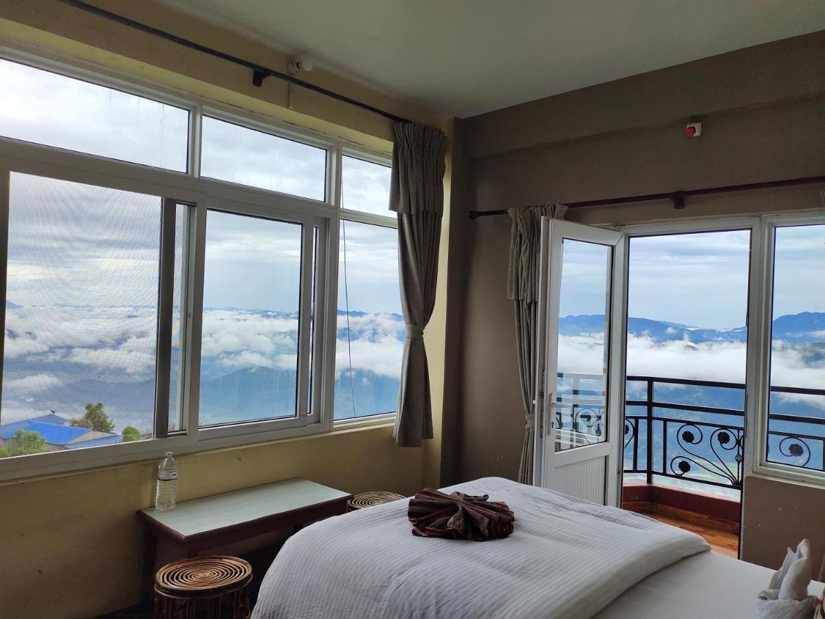 Hotel High Ground Inn Sarangkot โพคารา ภายนอก รูปภาพ