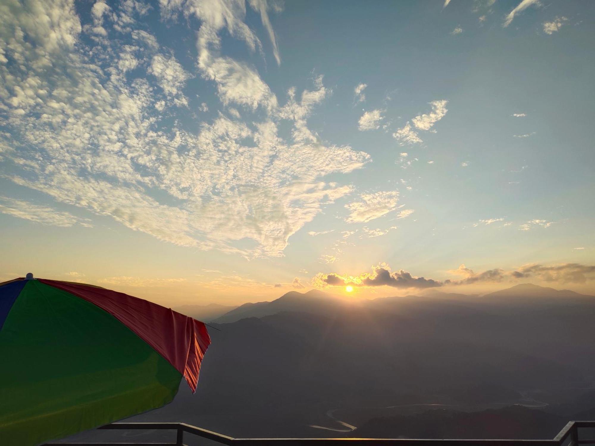 Hotel High Ground Inn Sarangkot โพคารา ภายนอก รูปภาพ