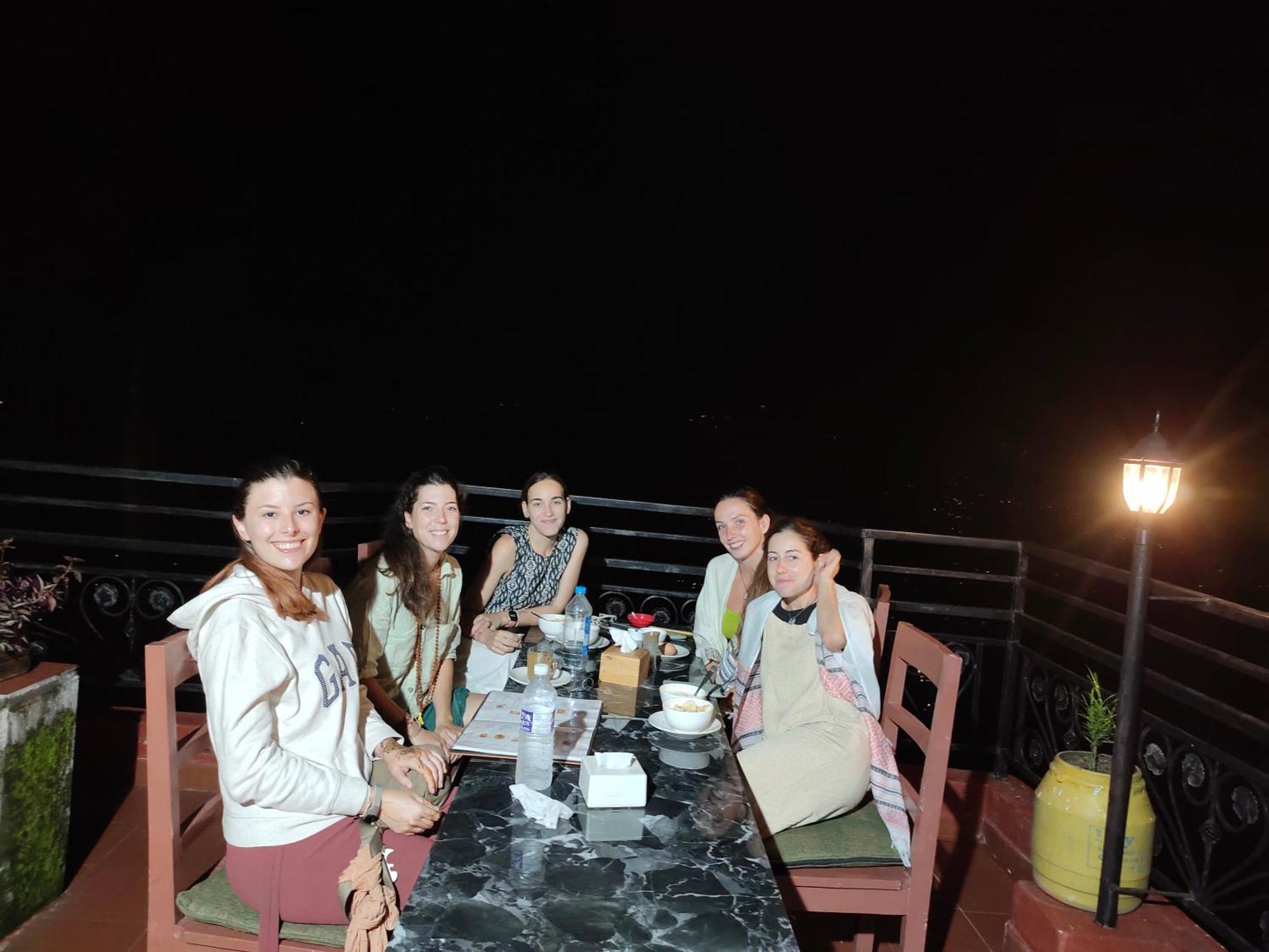 Hotel High Ground Inn Sarangkot โพคารา ภายนอก รูปภาพ
