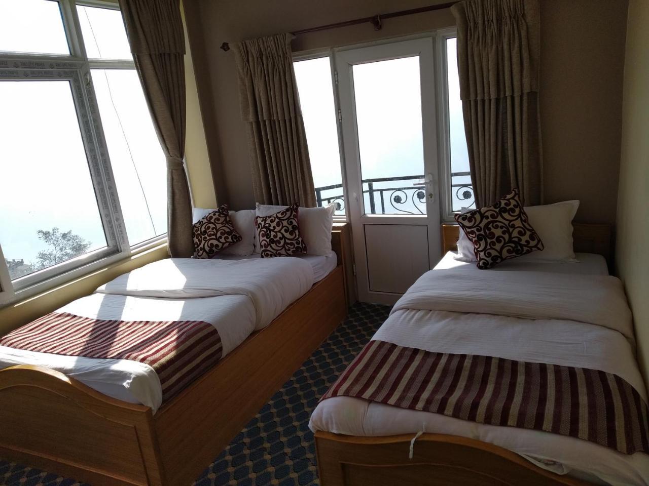 Hotel High Ground Inn Sarangkot โพคารา ภายนอก รูปภาพ